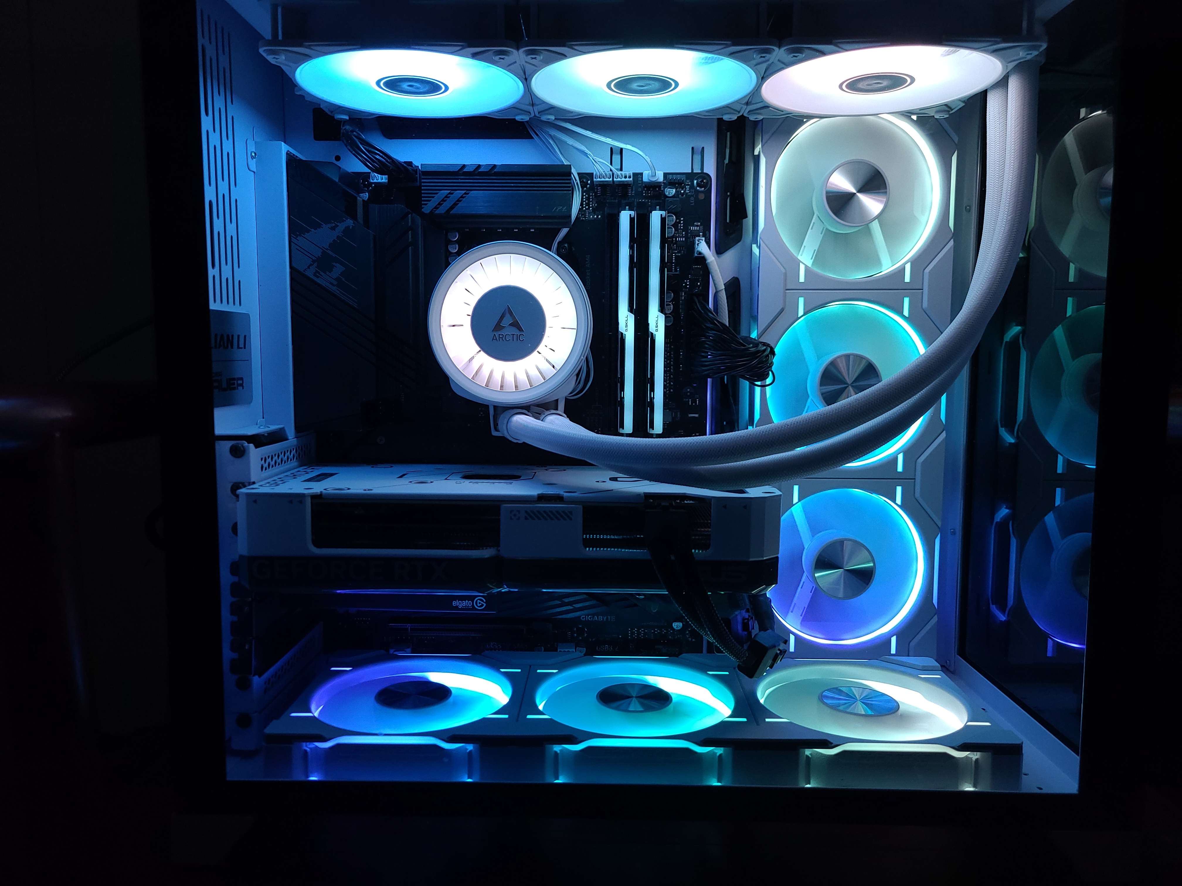 A picure of my PC with the side panel off.